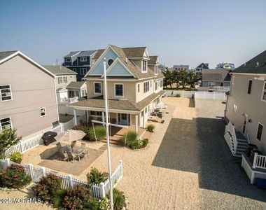 10 4th Avenue - Photo Thumbnail 6