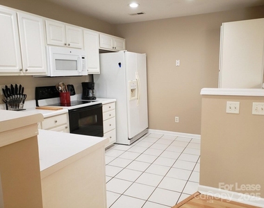 10643 Greyhound Drive - Photo Thumbnail 5