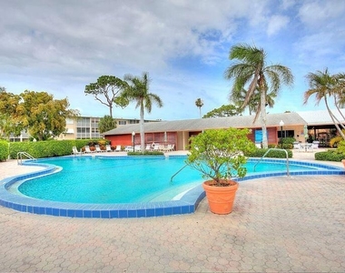 2616 Garden Drive N - Photo Thumbnail 1