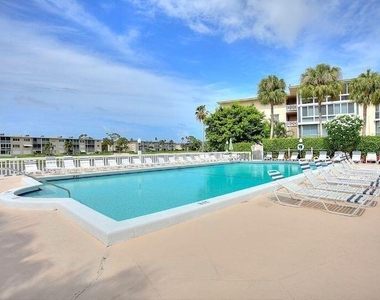 2616 Garden Drive N - Photo Thumbnail 17