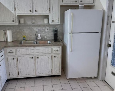 2616 Garden Drive N - Photo Thumbnail 4