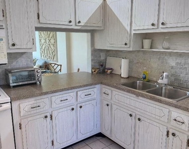 2616 Garden Drive N - Photo Thumbnail 5