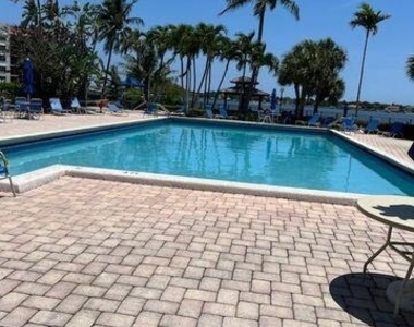 110 Half Moon Circle - Photo Thumbnail 13