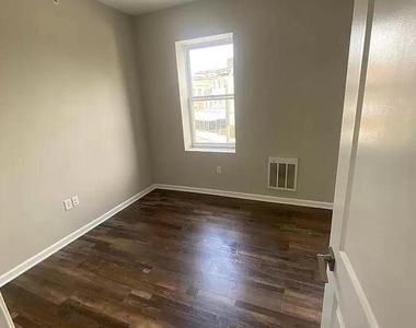 1470 N 52nd Street - Photo Thumbnail 1