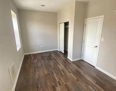 1470 N 52nd Street - Photo Thumbnail 3