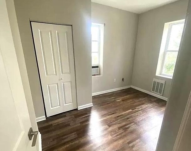 1470 N 52nd Street - Photo Thumbnail 4