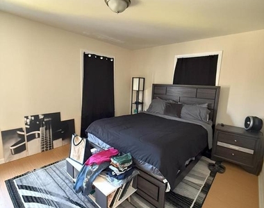 2400 W Thompson Street - Photo Thumbnail 5