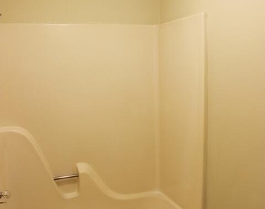 203 E Ransom Street - Photo Thumbnail 6