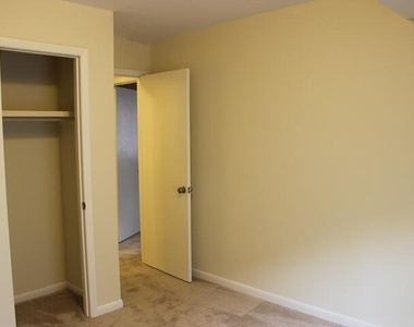 203 E Ransom Street - Photo Thumbnail 5
