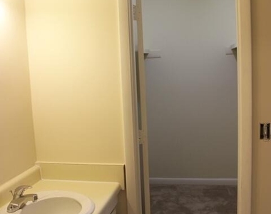 203 E Ransom Street - Photo Thumbnail 8