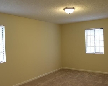 203 E Ransom Street - Photo Thumbnail 7