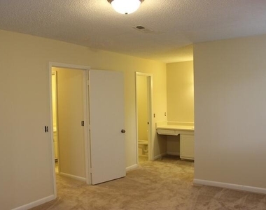 203 E Ransom Street - Photo Thumbnail 9