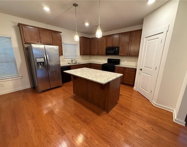 1392 Weatherbrook Circle - Photo Thumbnail 3