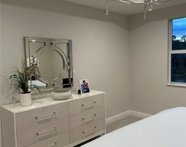 2555 Seychelles Drive - Photo Thumbnail 8