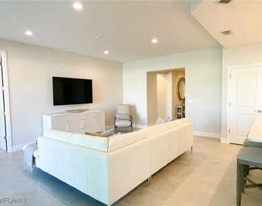 2555 Seychelles Drive - Photo Thumbnail 5