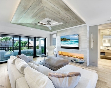 295 5th Avenue S - Photo Thumbnail 2