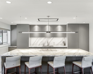 295 5th Avenue S - Photo Thumbnail 5