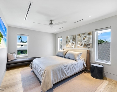 295 5th Avenue S - Photo Thumbnail 16