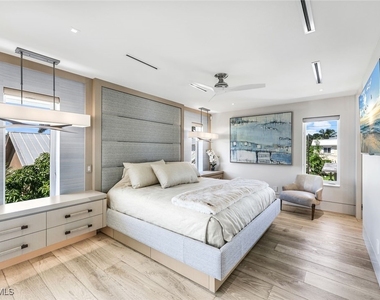 295 5th Avenue S - Photo Thumbnail 13