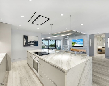 295 5th Avenue S - Photo Thumbnail 7