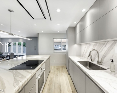295 5th Avenue S - Photo Thumbnail 8