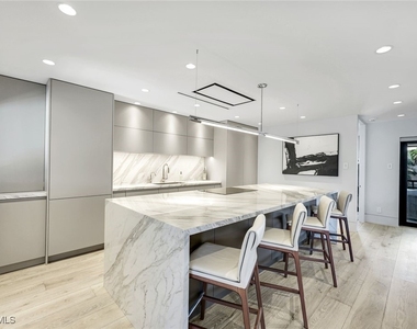 295 5th Avenue S - Photo Thumbnail 6