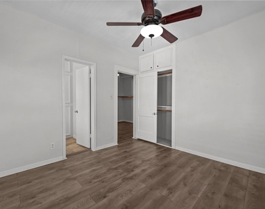 907 W Gray - Photo Thumbnail 9