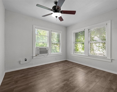 907 W Gray - Photo Thumbnail 2