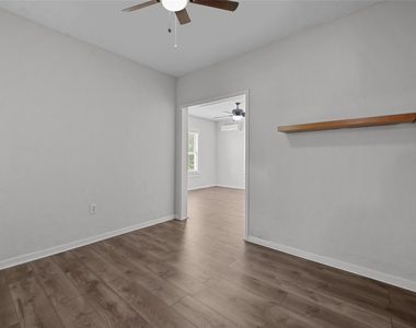 907 W Gray - Photo Thumbnail 7