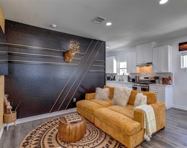 9816 Masterson Street - Photo Thumbnail 4