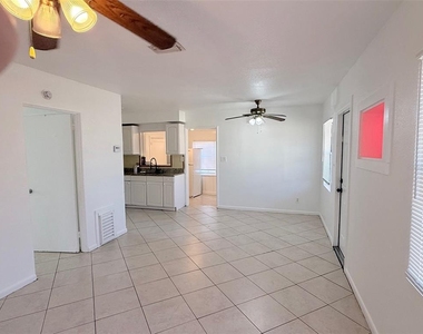 4618 20th Avenue S - Photo Thumbnail 2