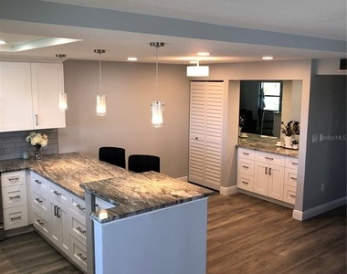 12500 Capri Cir N - Photo Thumbnail 11