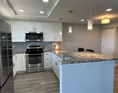 12500 Capri Cir N - Photo Thumbnail 8