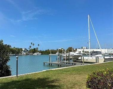 12500 Capri Cir N - Photo Thumbnail 47