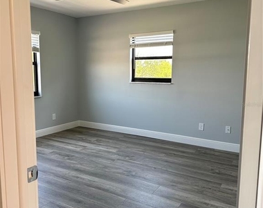 12500 Capri Cir N - Photo Thumbnail 19