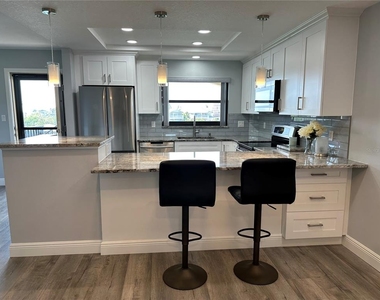 12500 Capri Cir N - Photo Thumbnail 6