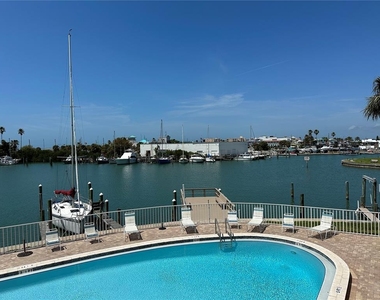 12500 Capri Cir N - Photo Thumbnail 2