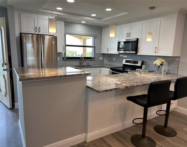 12500 Capri Cir N - Photo Thumbnail 4