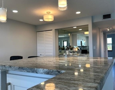 12500 Capri Cir N - Photo Thumbnail 12