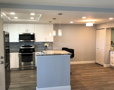 12500 Capri Cir N - Photo Thumbnail 10