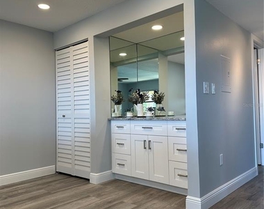 12500 Capri Cir N - Photo Thumbnail 16