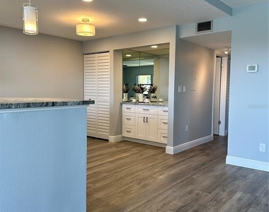 12500 Capri Cir N - Photo Thumbnail 15