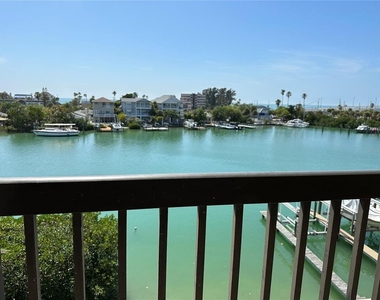 12500 Capri Cir N - Photo Thumbnail 38