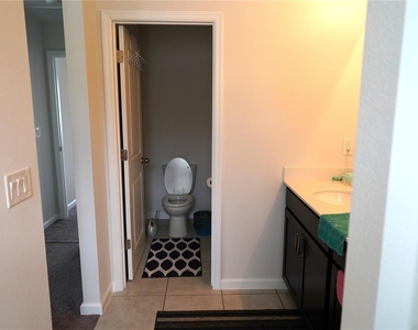 2850 Wadeview Loop - Photo Thumbnail 10