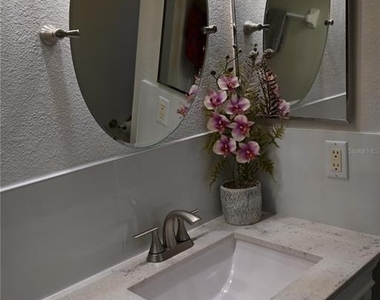 5378 Dunsmuir Road - Photo Thumbnail 11