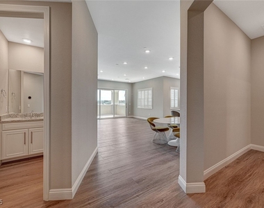 9129 Las Manaitas Avenue - Photo Thumbnail 6