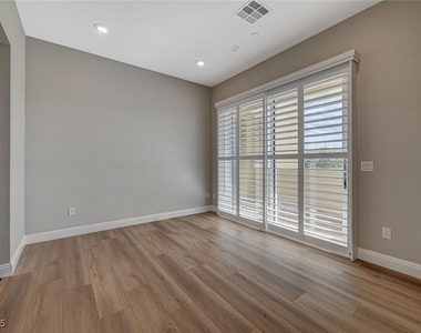 9129 Las Manaitas Avenue - Photo Thumbnail 16