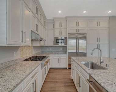 9129 Las Manaitas Avenue - Photo Thumbnail 10