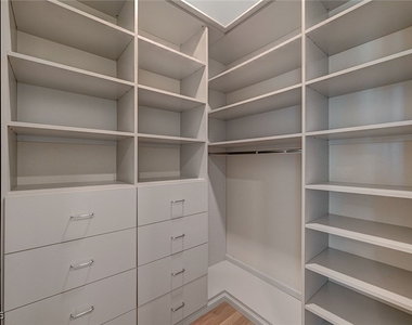 9129 Las Manaitas Avenue - Photo Thumbnail 5