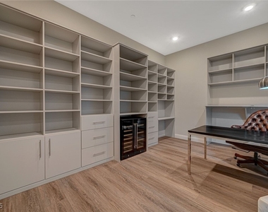 9129 Las Manaitas Avenue - Photo Thumbnail 20